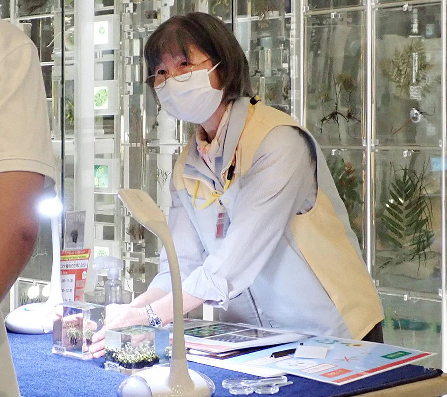 「かはくのモノ語りワゴン」の様子1