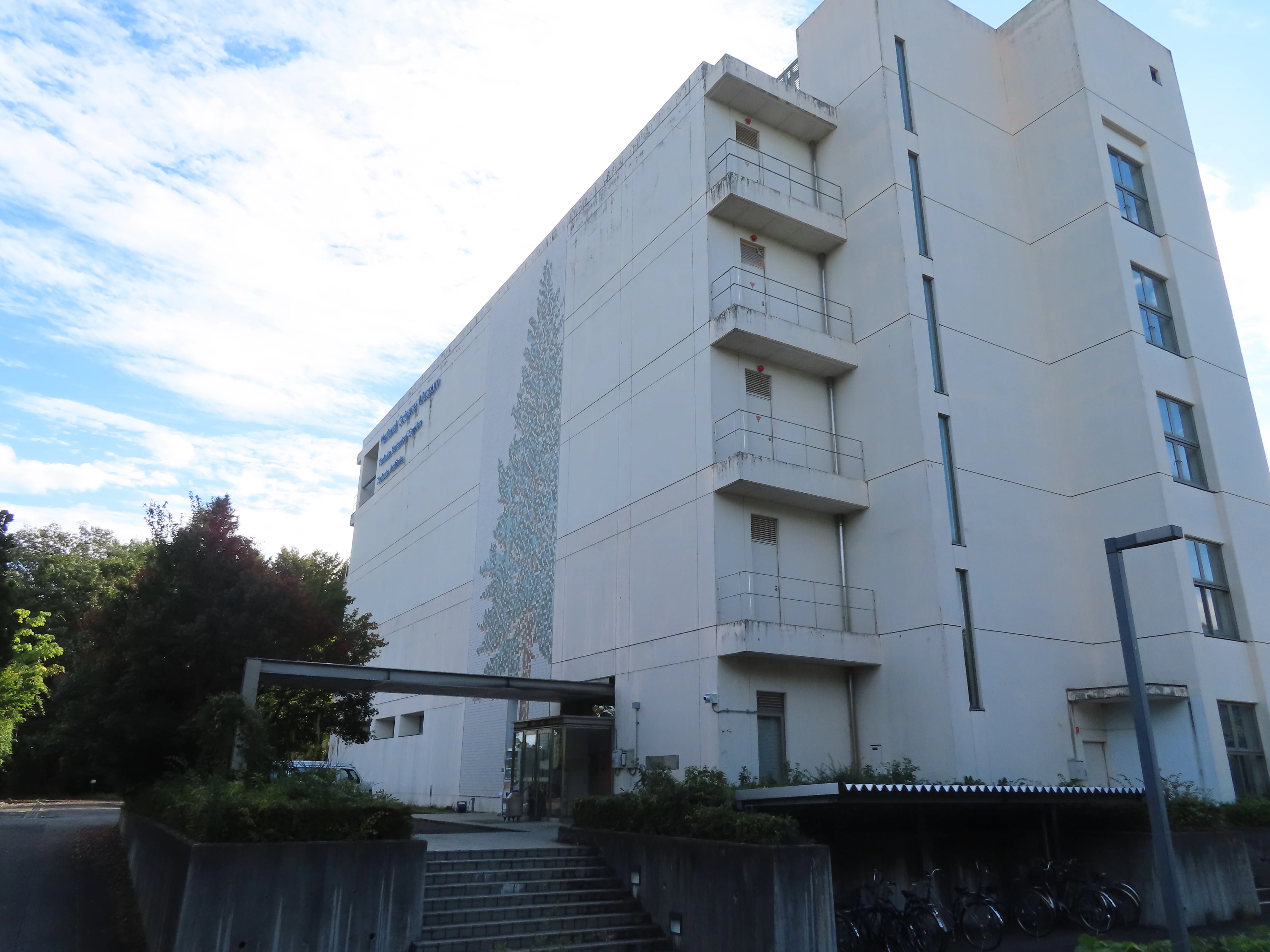 植物研究部棟外観