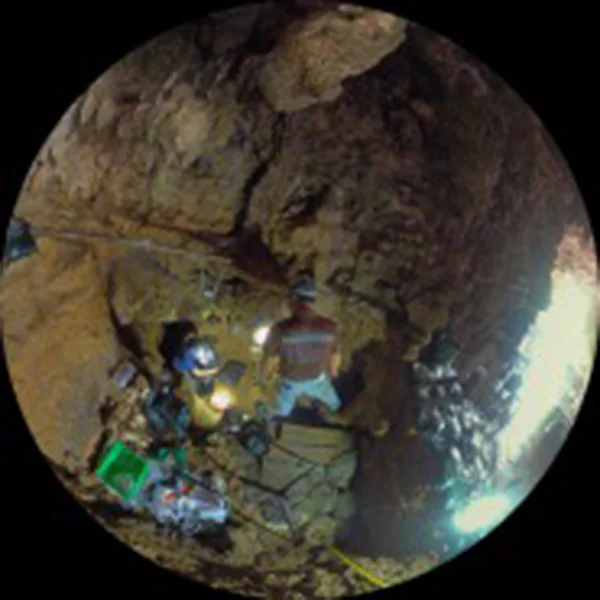 1.サキタリ洞窟での発掘調査